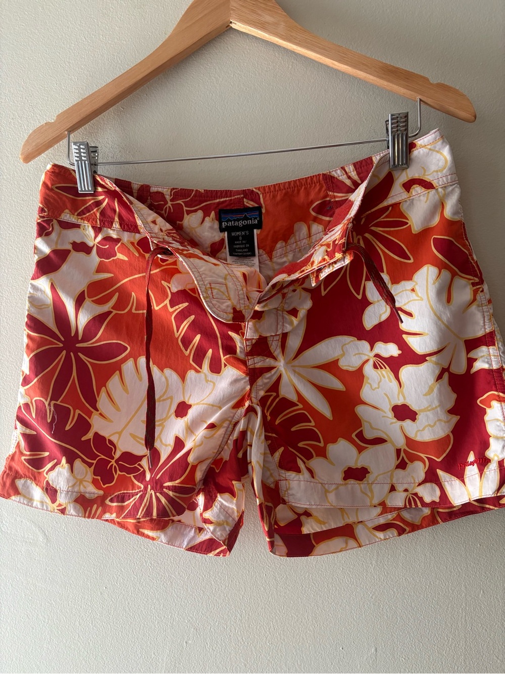 Patagonia vintage, Wavefarer Board Shorts, Swim, Floral Print, Women’s Size 8.